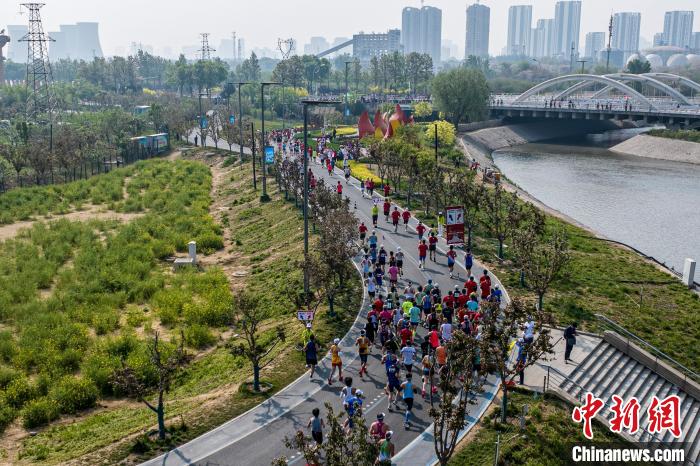 2024保定马拉松汇聚两万名国内外选手，庞伟、钱