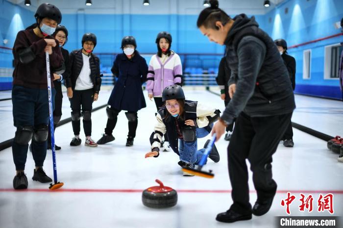 “三八”国际劳动妇女节：天津多个冰上场馆免