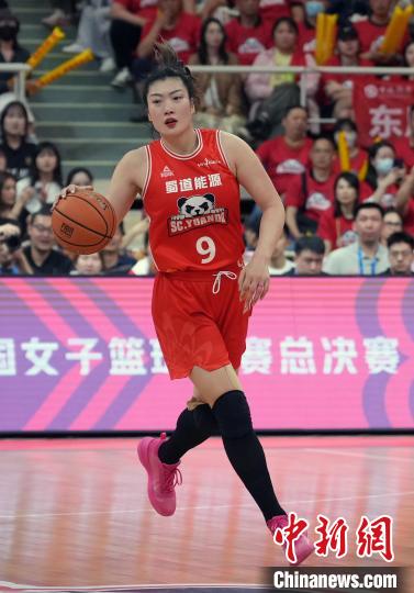 四川女篮逆转夺冠悬念 96-77力克东莞女篮