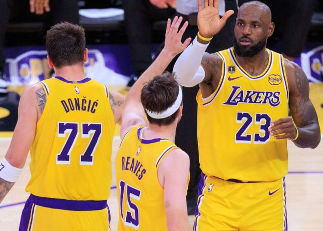 东契奇51分+10+9 里夫斯30+5+7 湖人新王炸组