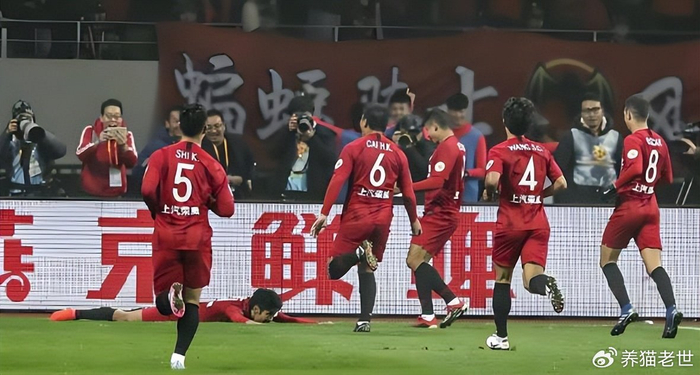 巴尔加斯或重返中超？上港球迷盼功勋外援再助