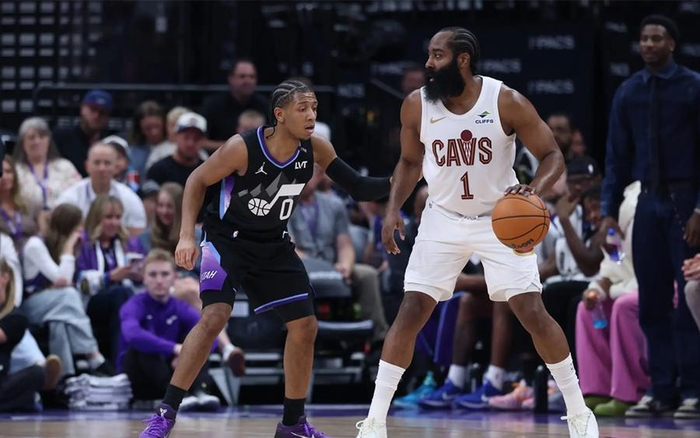 乔治禁赛复出爆发，76人战绩波动冲击东部排名