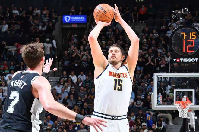 约基奇三双引领掘金逆转马刺 西部争冠格局再变