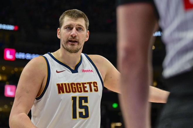 约基奇三双引领掘金逆转马刺 西部争冠格局再变