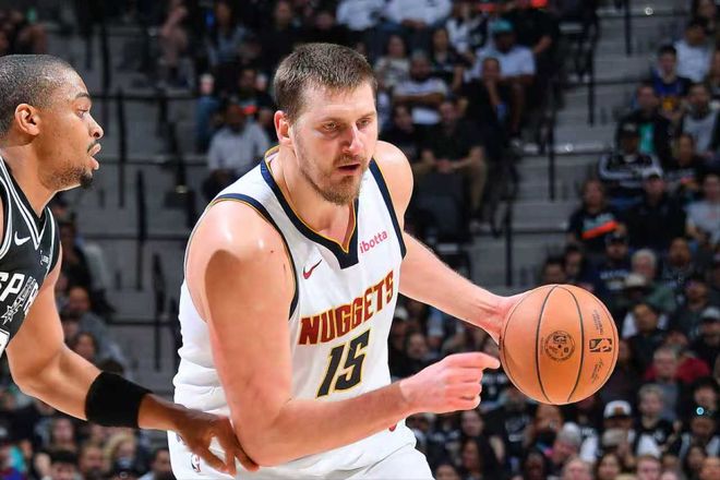 约基奇三双引领掘金逆转马刺 西部争冠格局再变