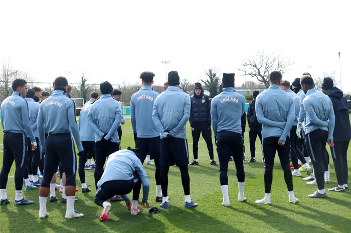 英格兰世界杯集训期间举办邻里见面会致歉扰民