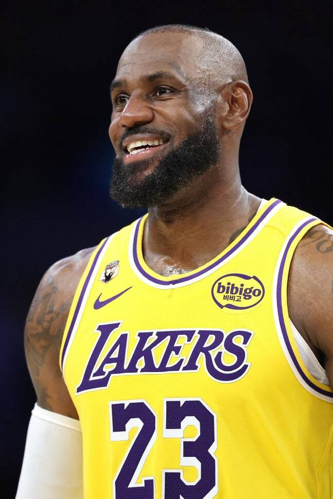 詹姆斯未来抉择系湖人战绩与新球队机遇