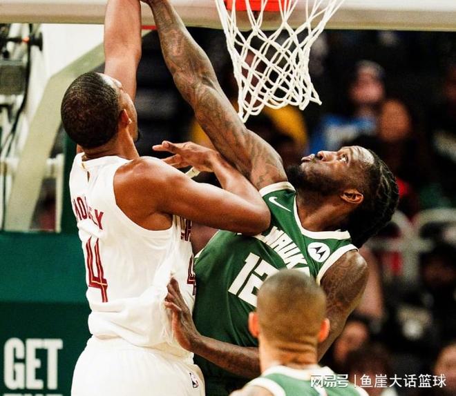 雄鹿惨败骑士 字母哥伤退 骑士爆冷胜出