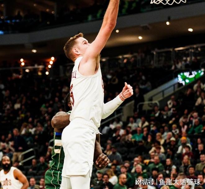 雄鹿惨败骑士 字母哥伤退 骑士爆冷胜出